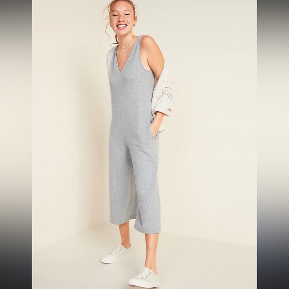 BNWOT Size Large Old Navy Gray V-Neck Women's Jumpsuit